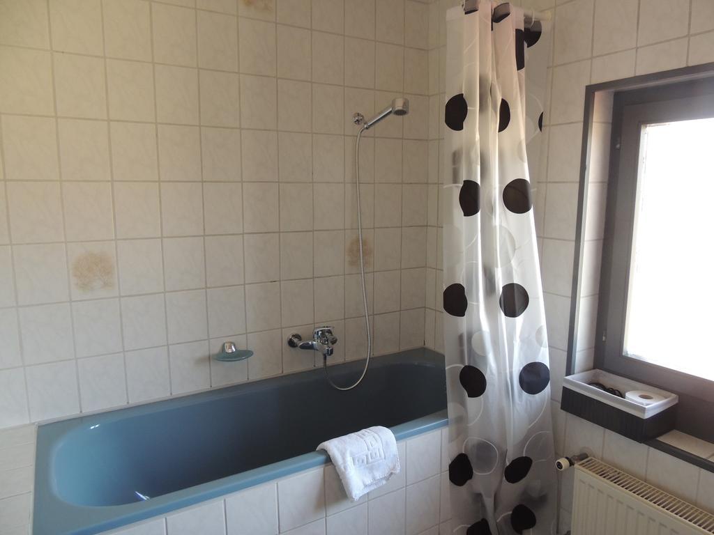 Hotel De La Gare Cousset Chambre photo